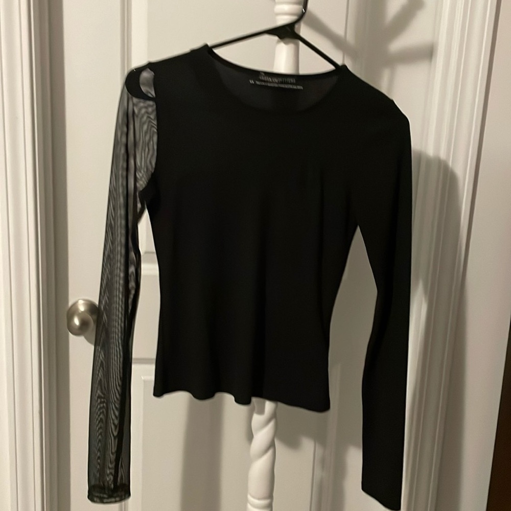 Urban Outfitters,Size:M,Col:Black, new, long sleeves.62 poly,34 Rayon,4 spandex